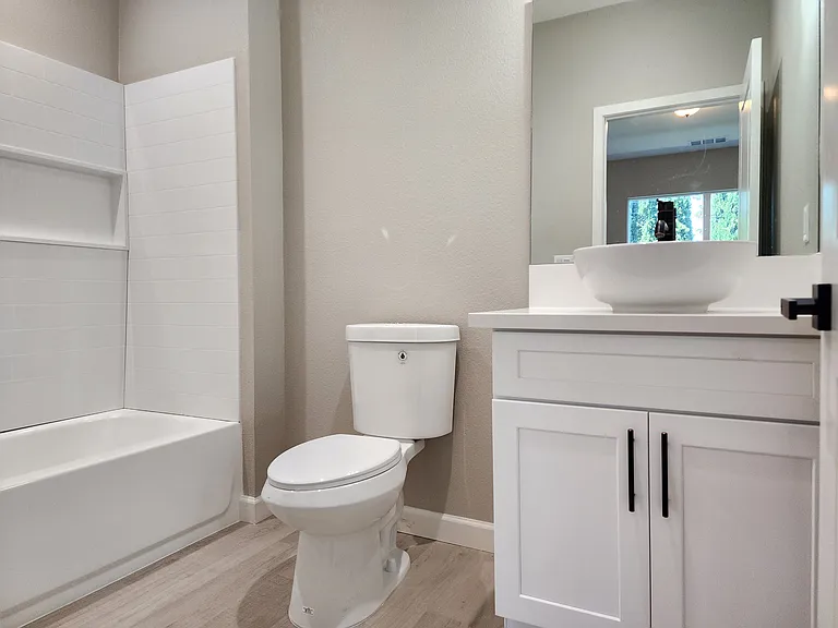 Bathroom 3 in Bedroom 3