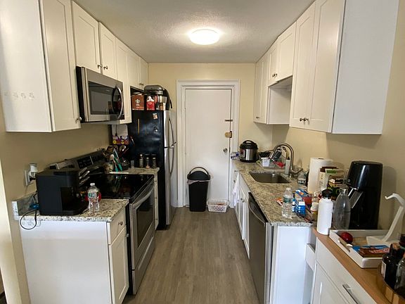 5th image of 21 Greenwood St