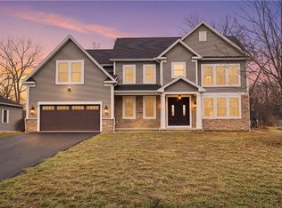 8 Nightfrost Ln, Honeoye Falls, NY 14472