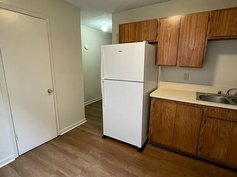 200 Loire Ave — Photo 7