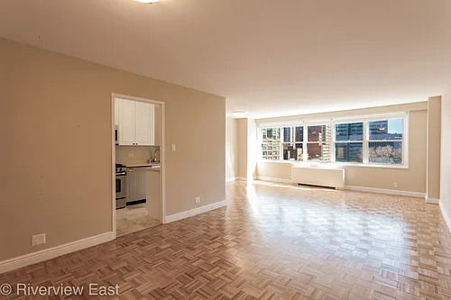 251 E 32nd St Photo 1