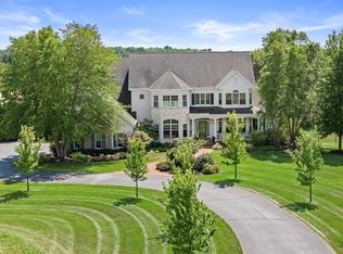 3199 N Canterbury Ln, Oconomowoc, WI 53066
