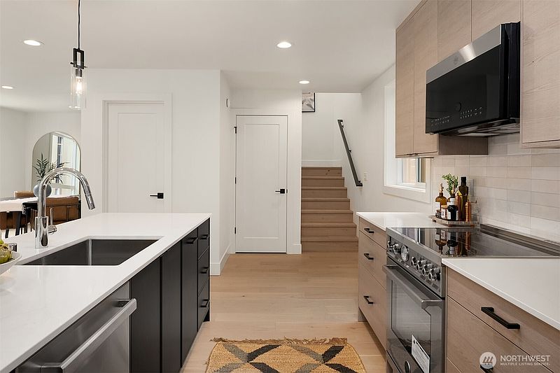 4th image of 4411 2nd Avenue NE