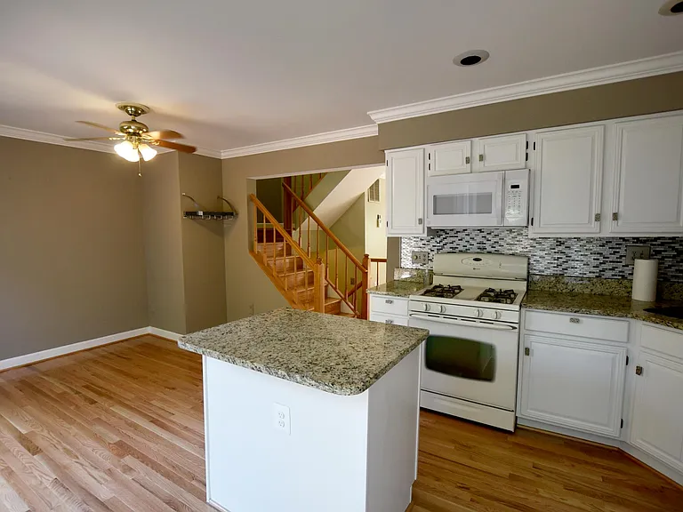 6084 Joust Ln — Photo 6