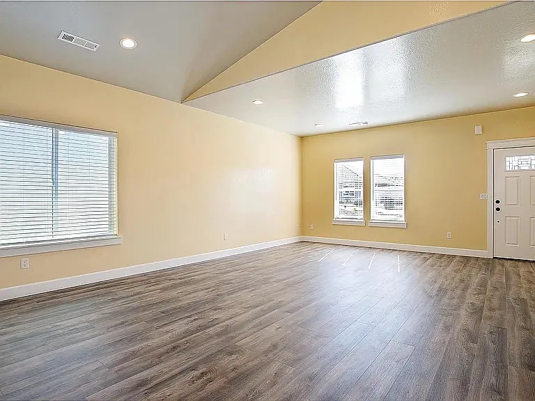 656 Nobility Dr — Photo 7