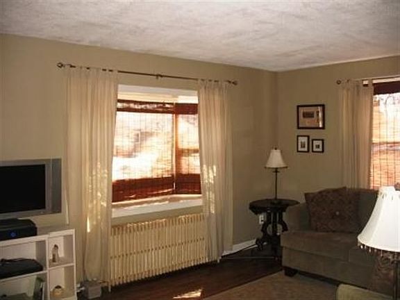 5th image of 18 Chapman Dr