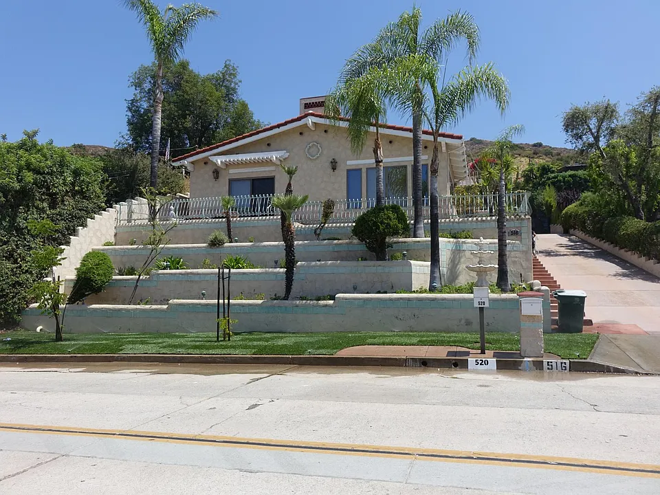 516 N Sunset Canyon Dr