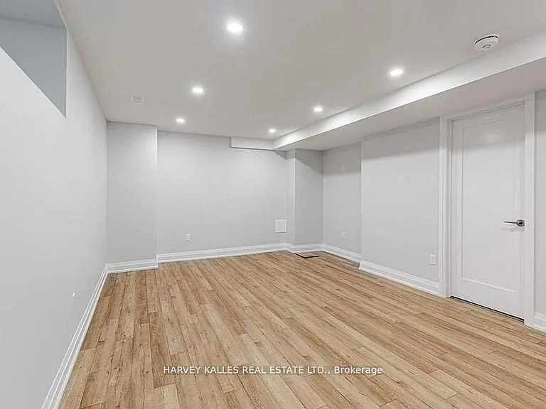987 Avenue Rd #LOWER — Photo 15