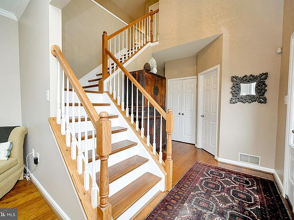5th image of 42 Savannah Ct