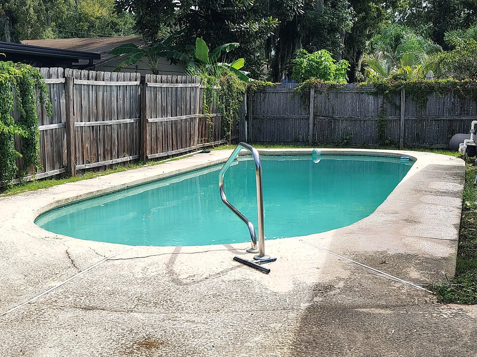 3 bed, 2.0 bath, 1742 sqft, $2,400 — Photo 2