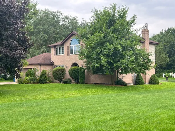 10 S Hampton Ct, Crete, IL 60417