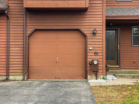 3rd image of 15 Lexington Ct