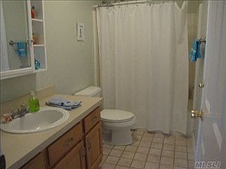 5th image of 7 Bayberry Dr