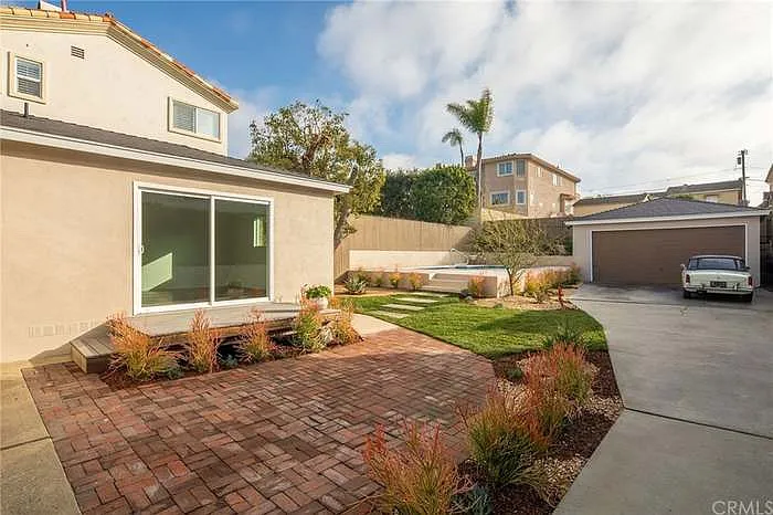 1510 Voorhees Ave — Photo 3