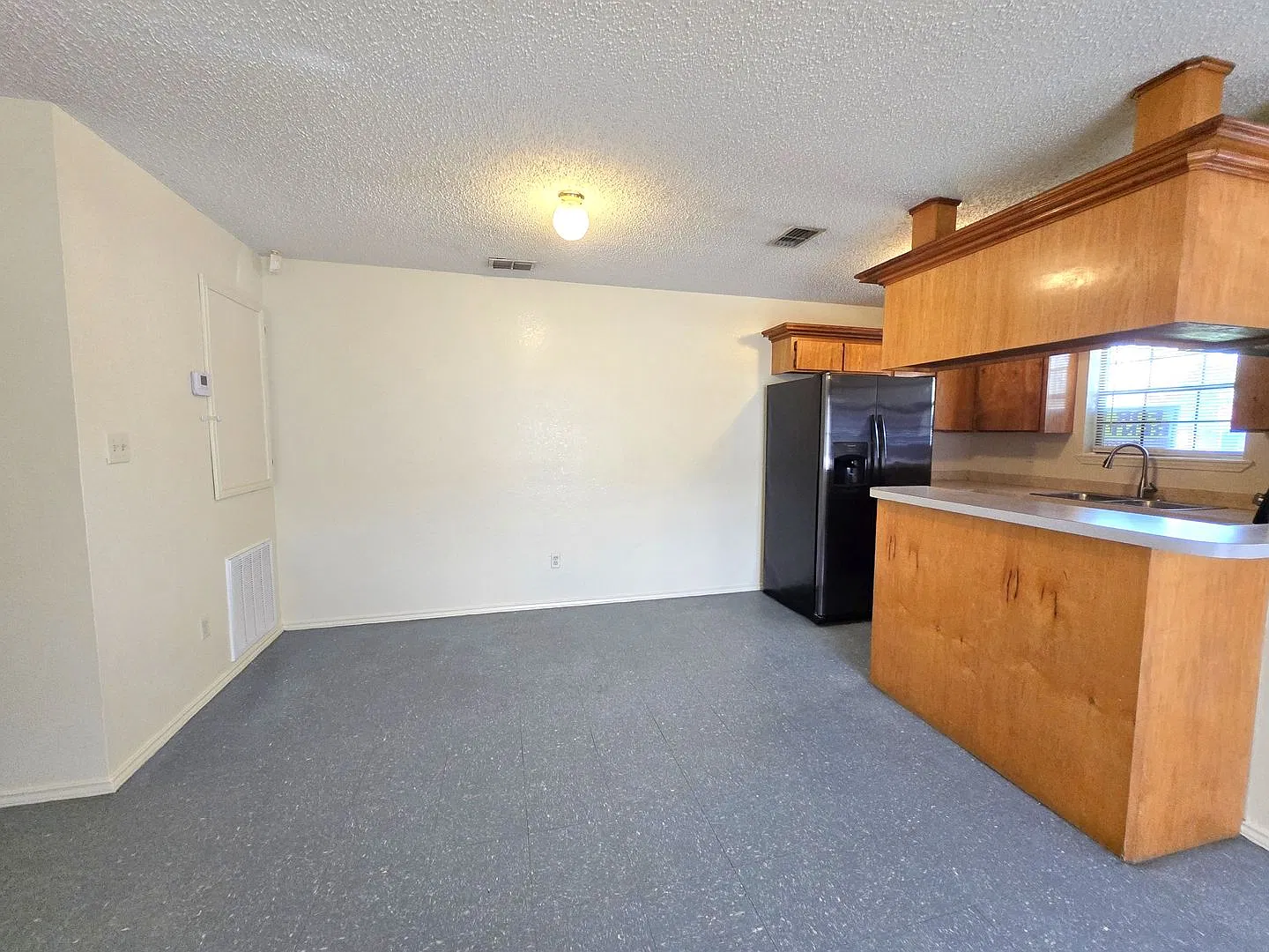 875 Erika Circle — Photo 2