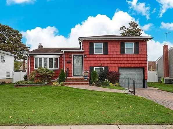 64 Conlon Road, Roosevelt, NY 11575