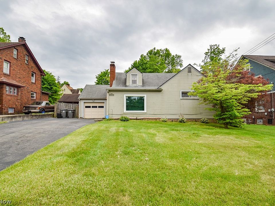 1st image of 755 Lake Dr