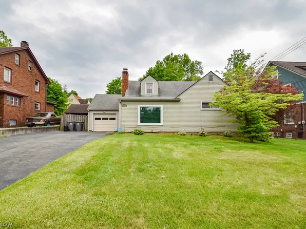 755 Lake Dr, Youngstown, OH 44511