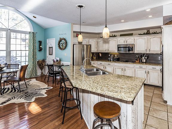 3rd image of 1780 Hirst Cir