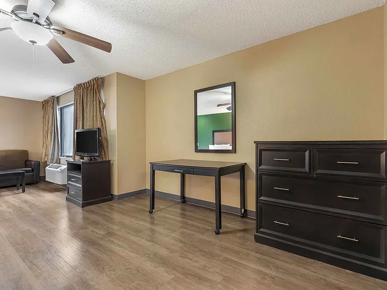 Studio Suite - 2 Full Beds