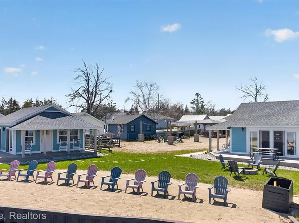 6330 W Houghton Lake Dr, Houghton Lake, MI 48629