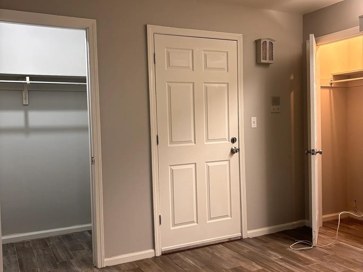 2 bed, 1000 sqft, $1,445 — Photo 2