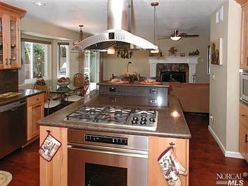 Kitchen w/ island