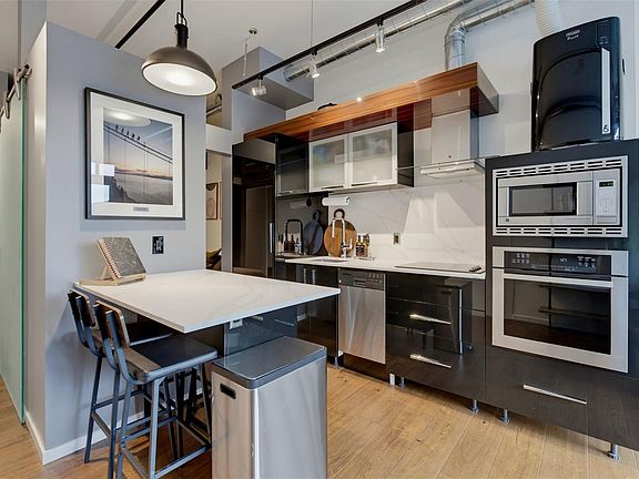 4th image of 1029 View St #322