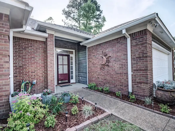 1245 Barnett Bend Dr, Brandon, MS 39047