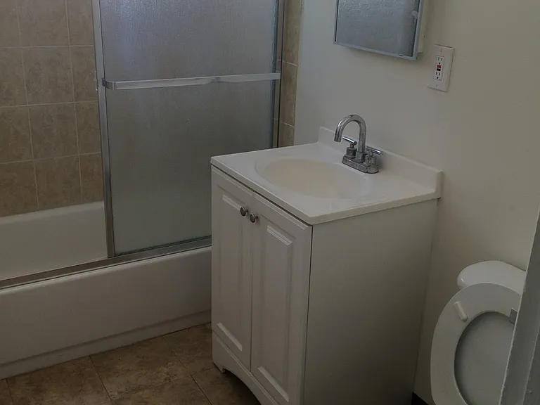 1148-1156 W Valencia Dr — Photo 7