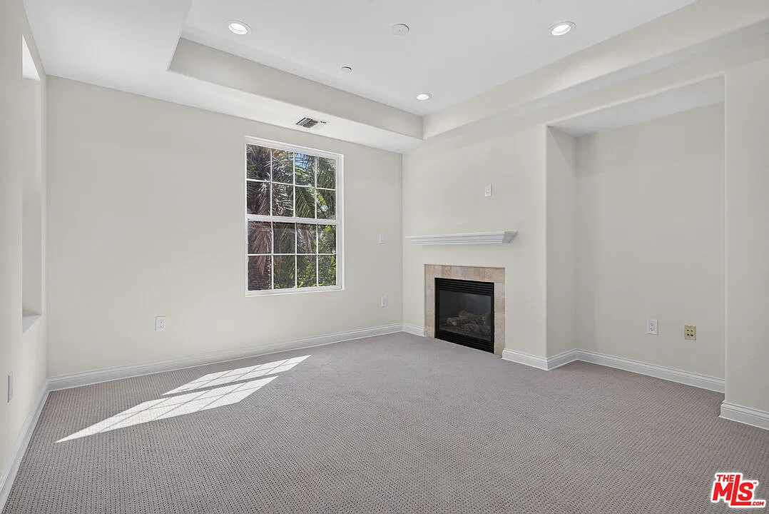 2 bed, 2.5 bath, 1640 sqft, $6,300 — Photo 4