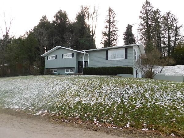 1st image of 743 Summit Dr