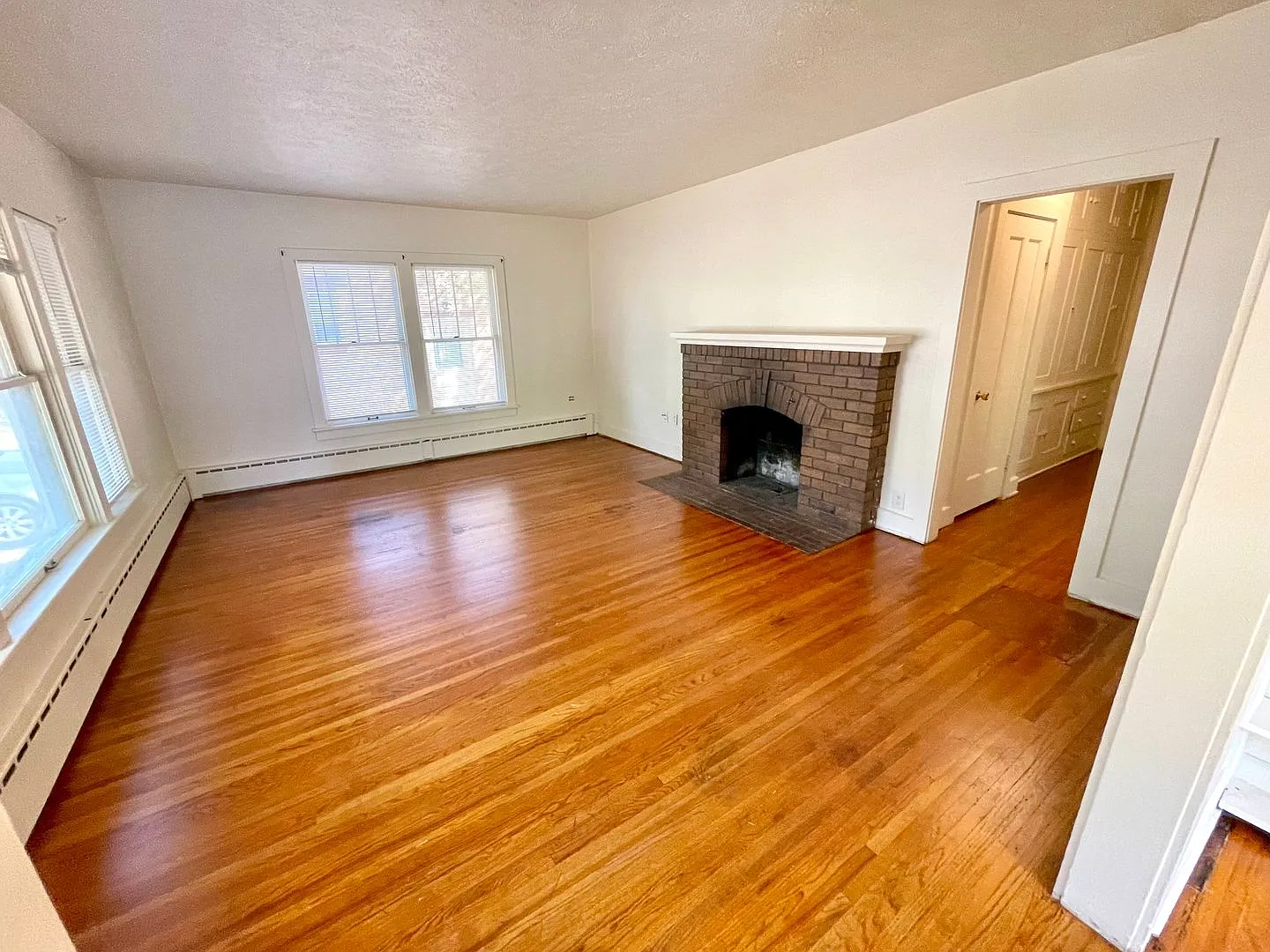Move In & Save - 50% Off First Months Rent! 3 Bed + 2 Bonus Rooms - 5 Total Rooms - Near Csu! — Photo 3