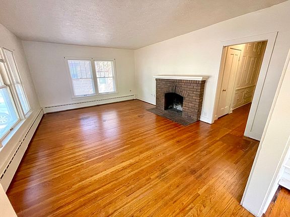 3rd image of 630 S Whitcomb St