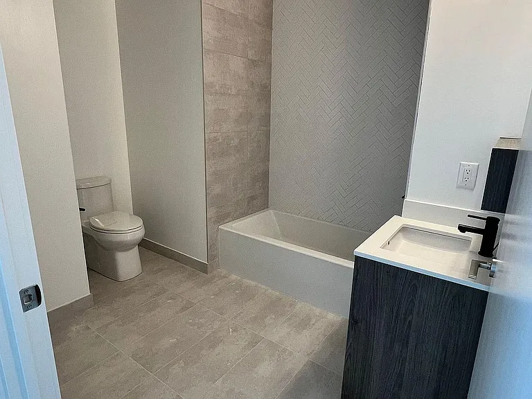 8888 Yonge St #212 — Photo 4