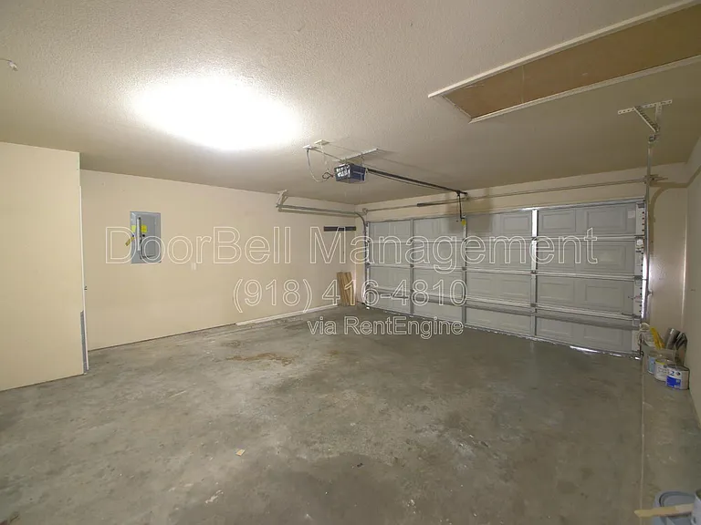 89 W Fairlane Ct — Photo 20