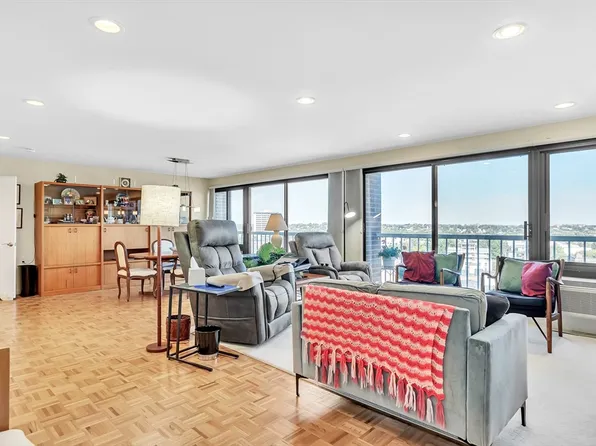 1105 Massachusetts Ave APT 10A, Cambridge, MA 02138