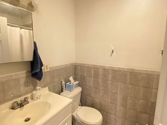 5th image of 403 1st St APT A