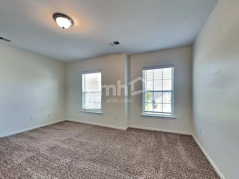407 Pine Hill Ln — Photo 13