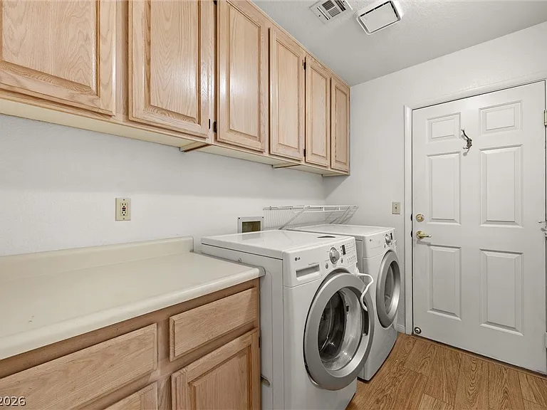 360 Humboldt North Dr — Photo 34