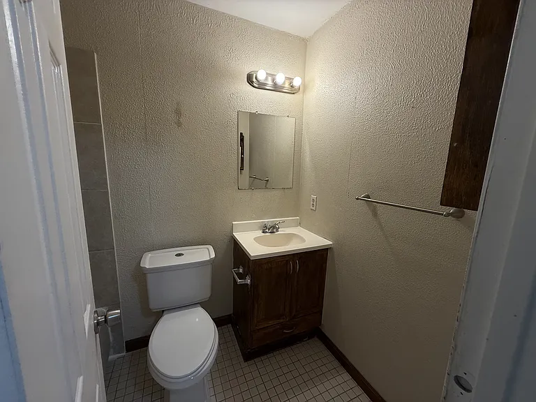 808 Meadowbrook Dr #C — Photo 4