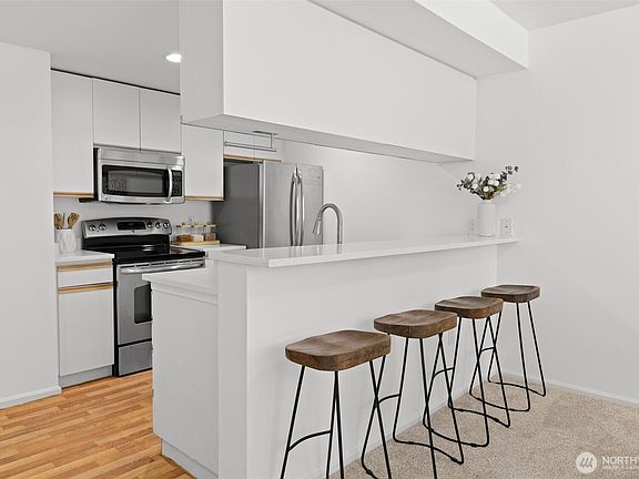 4th image of 2600 2nd Avenue #302