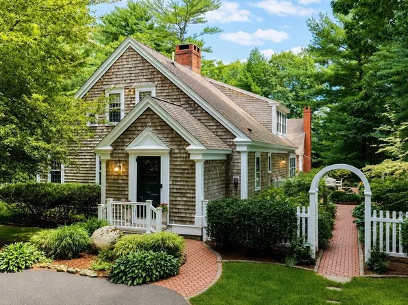 5 Elders Pond Dr, Lakeville, MA 02347