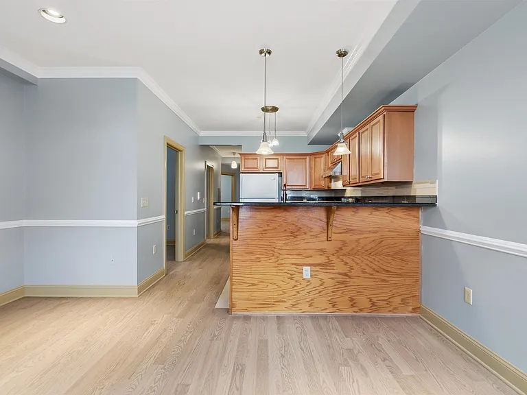21 Saint Pauls Ave #1 — Photo 7