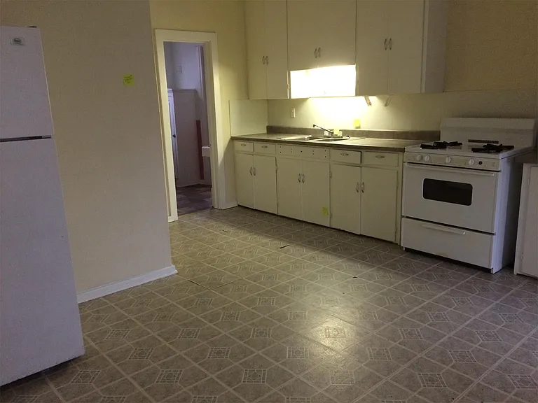 850 W 4th St #1 — Photo 4