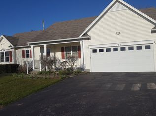 715 Close Cir, Webster, NY 14580