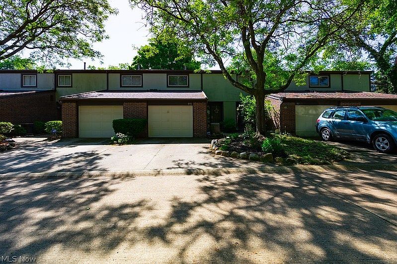 1st image of 915 Saint Ambrose Dr
