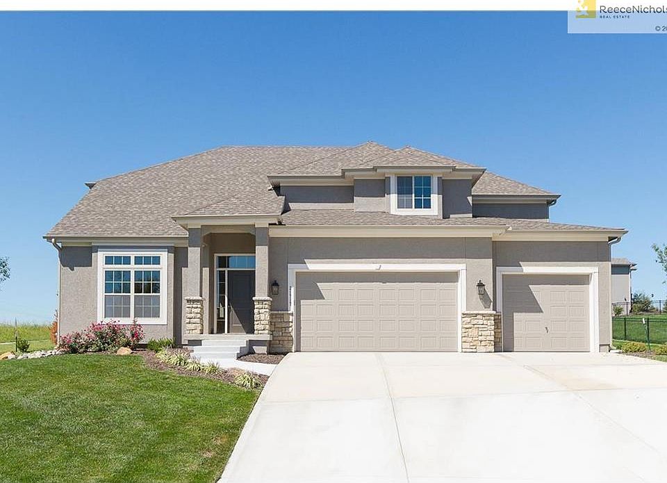 Welcome to 21717 W 82nd Terrace in beautiful Bristol Ridge.
