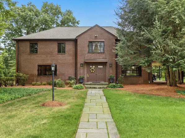5 Rollingwood Dr, Worcester, MA 01609