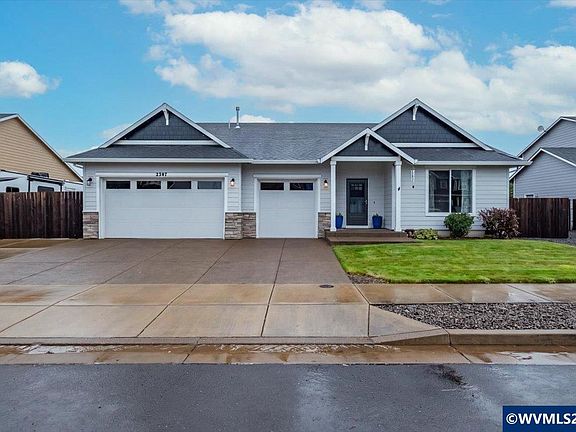 3rd image of 2397 NE Summit Dr